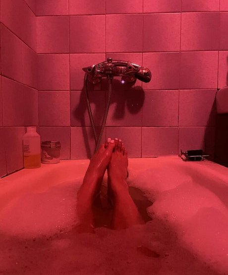 Dieu Linh Vuong star free picture