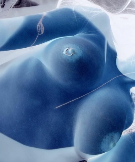 Dieu Linh Vuong model top pic