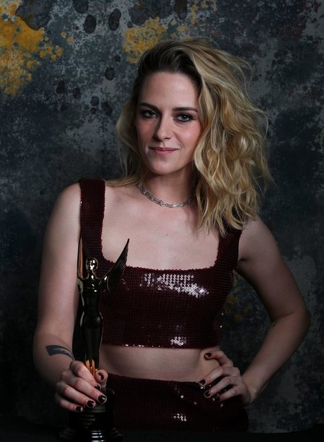 Kristen Stewart art model photos