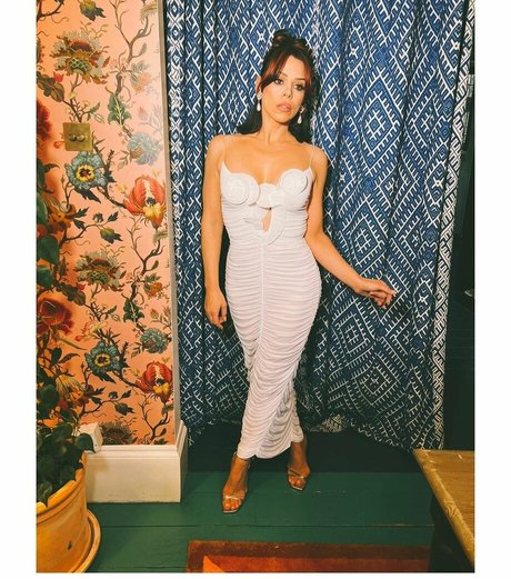 Billie Piper adult actress picture