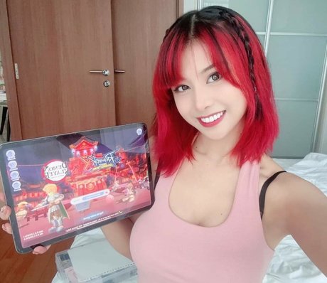 Charechii model free photo