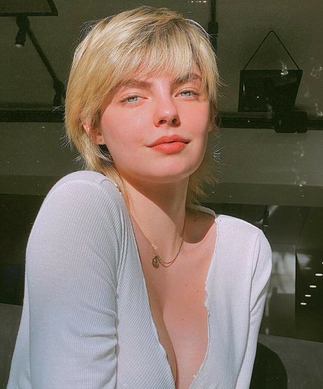 Triz Pariz erotic model pic