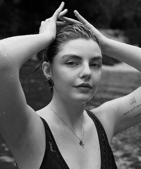 Triz Pariz adult actress archive