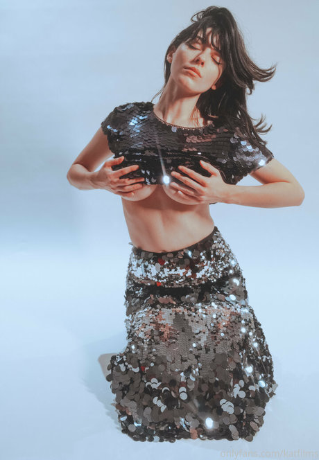 Kat Cabaret star erotic photo