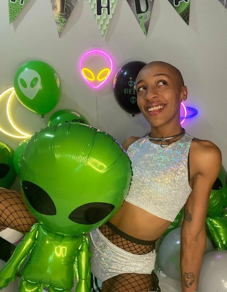 lesbian feet onlyfans pretty img