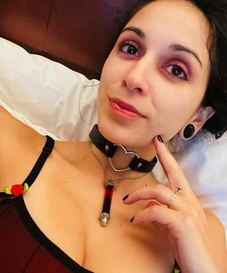 Yana Mori naked pornstar image