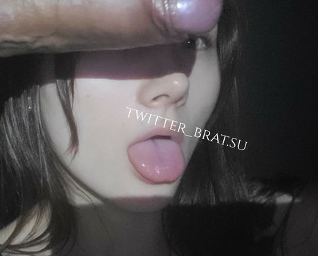 BratSuyeon naked model gallery