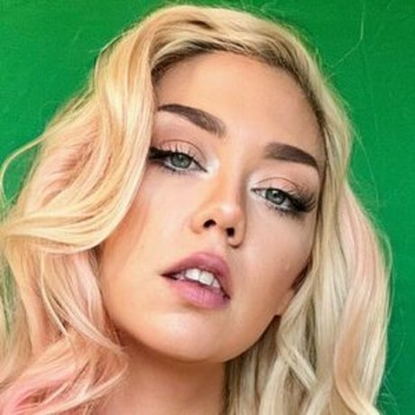 senpaidaddioo model xxx pics