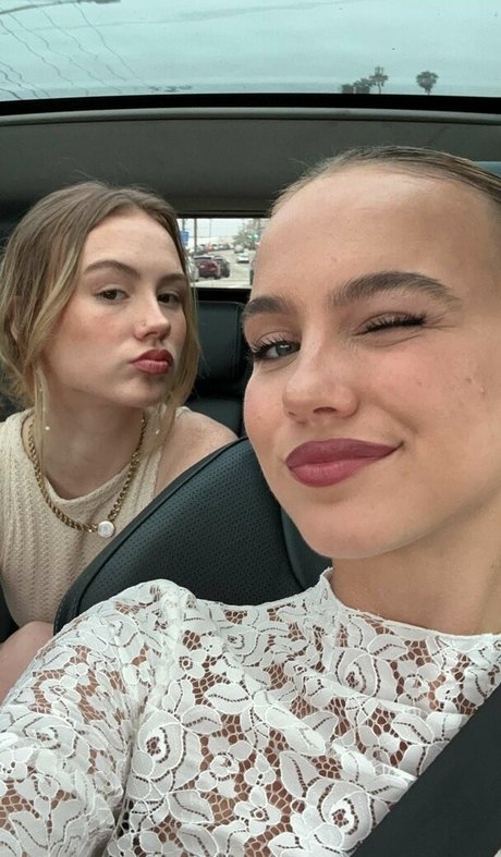 chicks with dicks onlyfans exclusive pictures