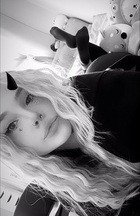 Decadex naked model archive