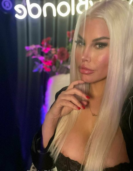 blowjob brunette onlyfans beautiful nude picture