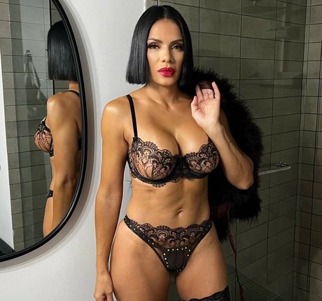 NinaUnrated art model pictures