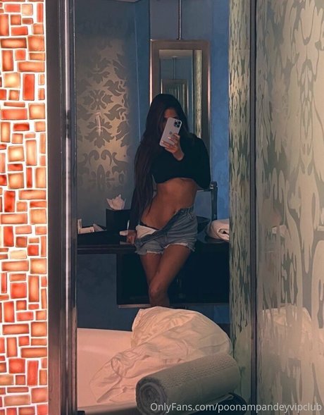 poonampandeytv model hd pictures