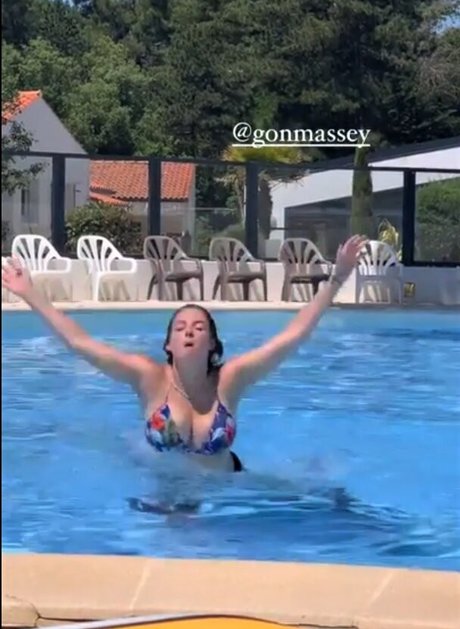 Allie Sherlock art star photos