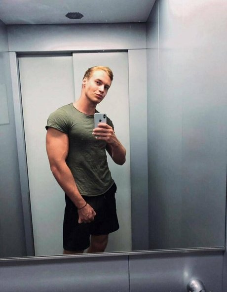 thonygreyfree hot model pic