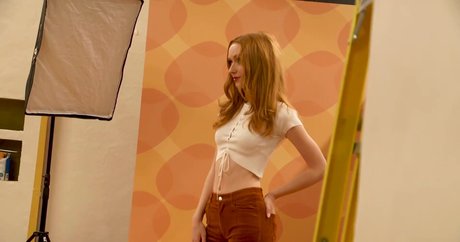 Daisy Campbell model art pic