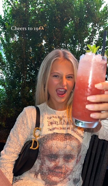 Daisy Campbell model sexy img