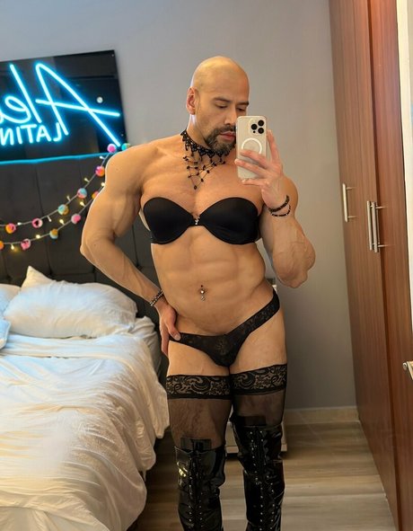 aleolatinoxxx model high quality pictures