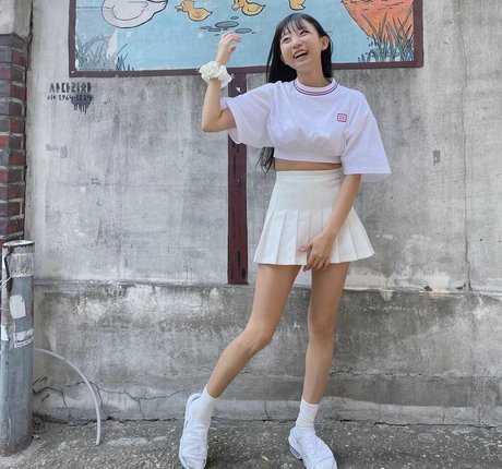 Eunji Pyoapple art model images