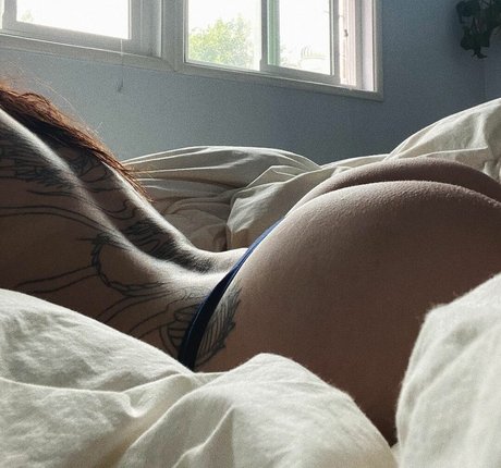 hellxrel pretty star pic