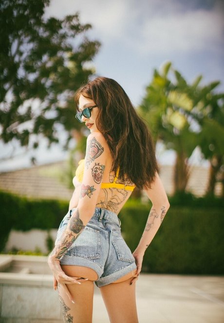 hellxrel nudes model img