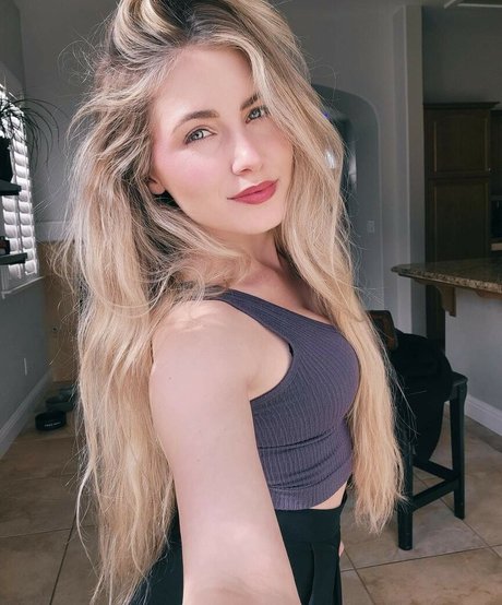 Nicki Taylor perfect star images