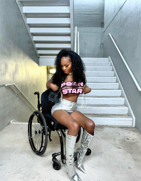 milanvalentine star exclusive pics