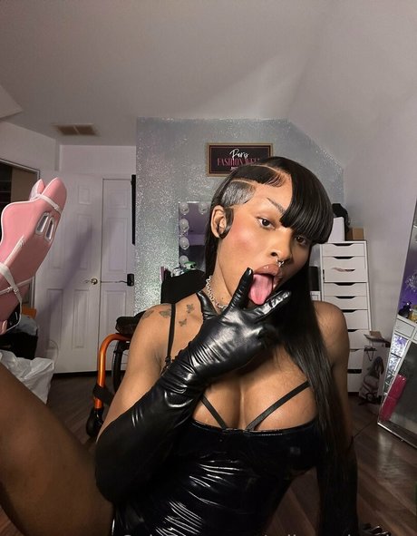 milanvalentine star top pictures