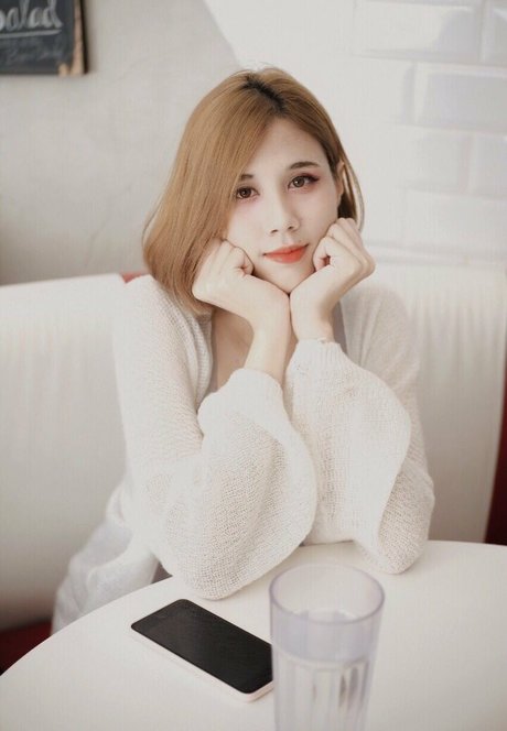 Kura Onee san beautiful pornstar picture