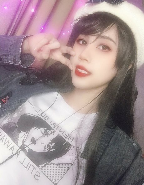 Kura Onee san star naked photos