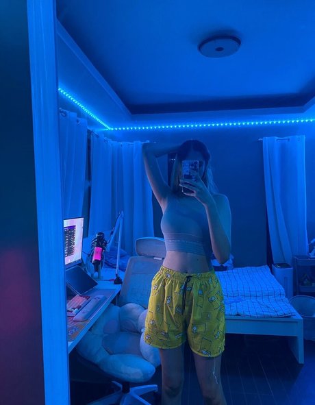 ukraine teen onlyfans exclusive image