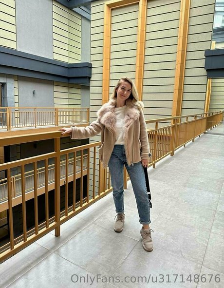 teach ella hot model pics