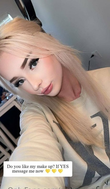 Ambermooody nude model images