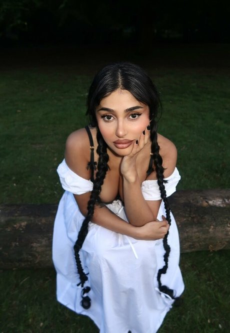 HanaMyMood art model image