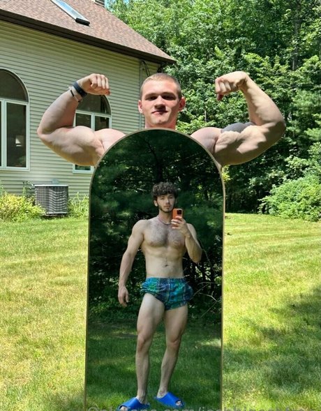 joshbigoshfree model high quality pictures