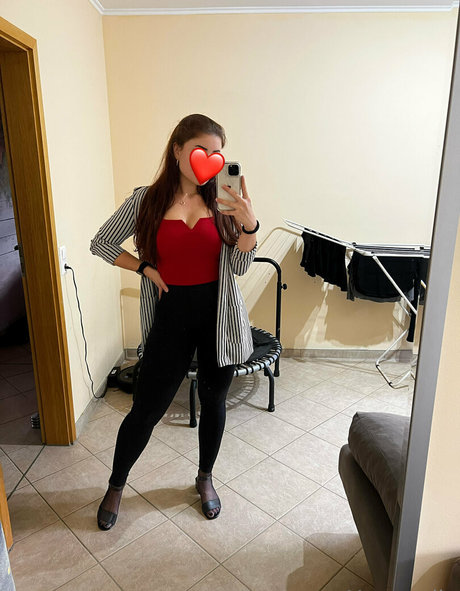 yaasemiin star nude image