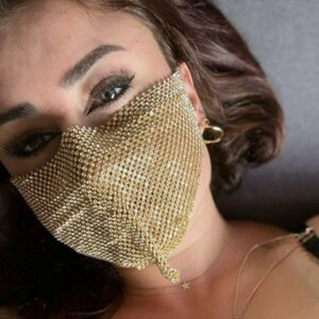 yaasemiin beautiful model pic