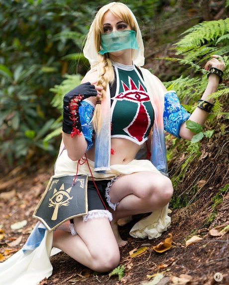 CrystAAHHL nude actress photos