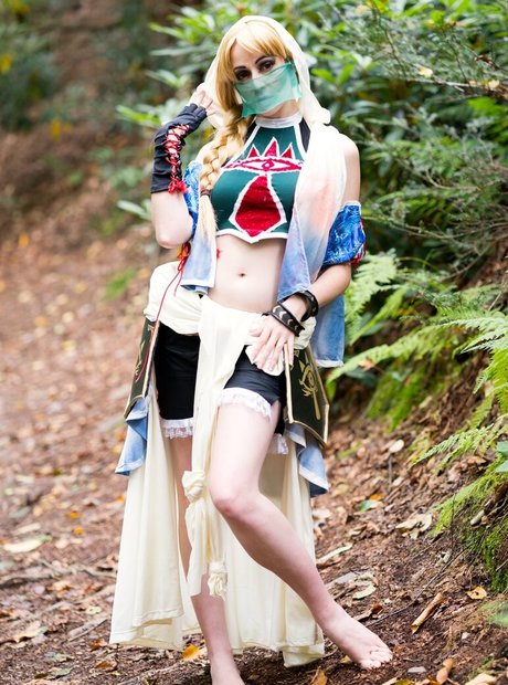 CrystAAHHL exclusive actress pics