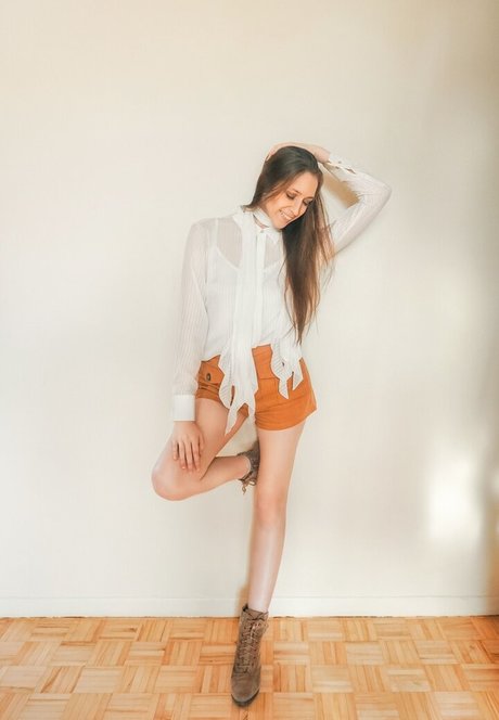 CrystAAHHL model erotic images