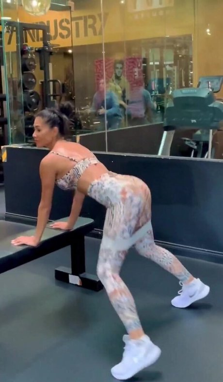 mirror selfie onlyfans free nude picture