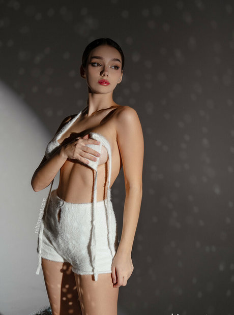 selti free star naked pic