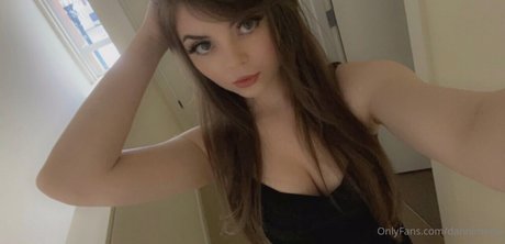 Danni Meow pretty actress pic