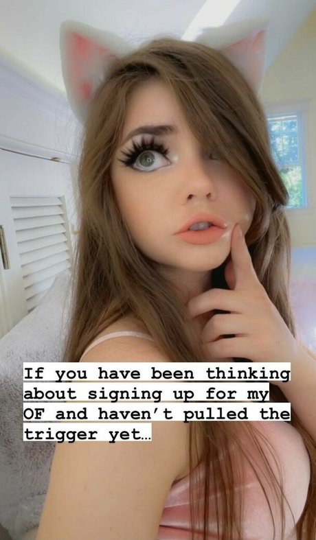 Danni Meow sexy model photos