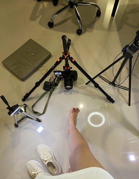 eurasian feet model pornographic photos