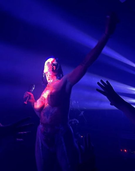 flat chested onlyfans free naked pictures