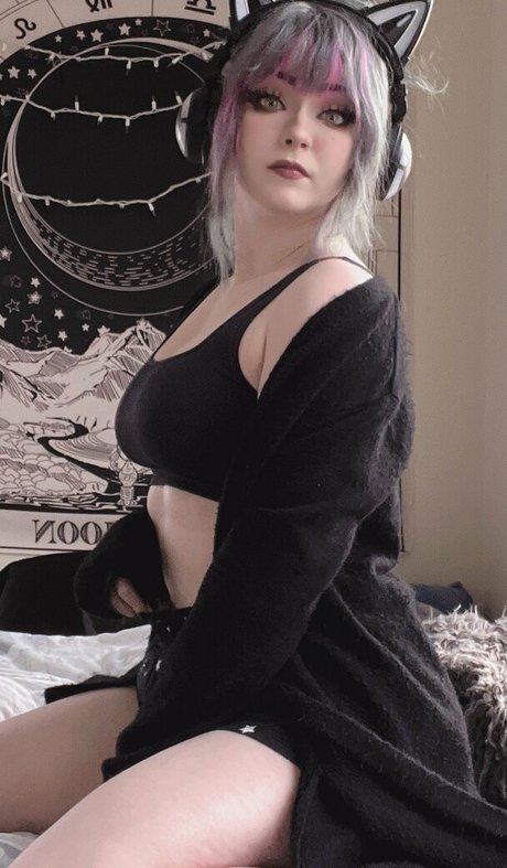 Stellalasaurus naked actress img