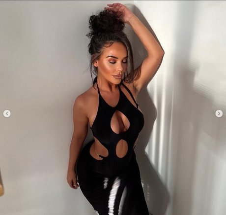 Chelsea Healey model pictures