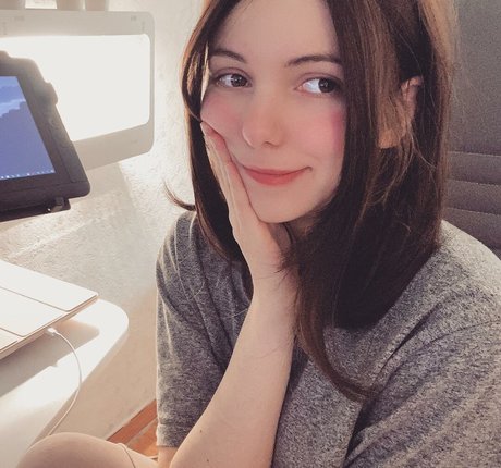 Kittew pornstar top image