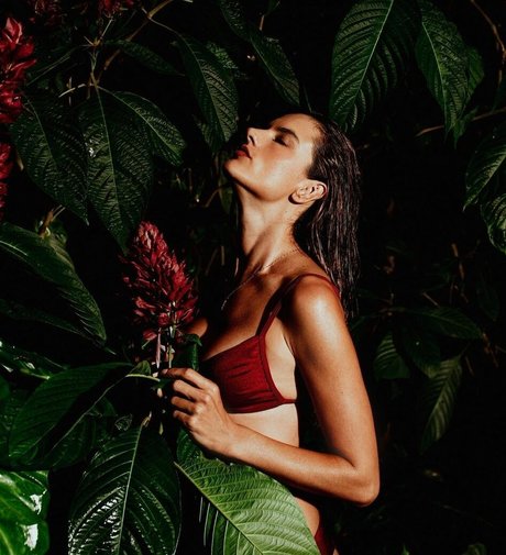 famous onlyfans hot naked pic